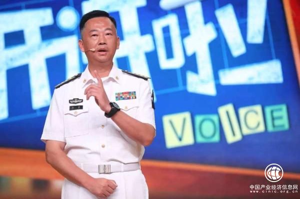 遼寧艦艦長(zhǎng)劉喆央視開講，解釋為何航母第一次開放去了香港