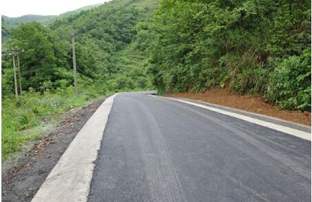 交通扶貧取得決定性進展 農(nóng)村通硬化路通客車目標基本完成