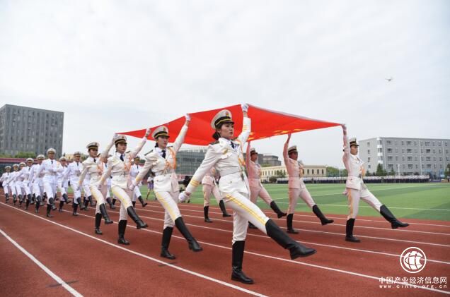 青島理工大學(xué)琴島學(xué)院隆重舉行2019級新生軍訓(xùn)匯報(bào)表演暨開學(xué)典禮