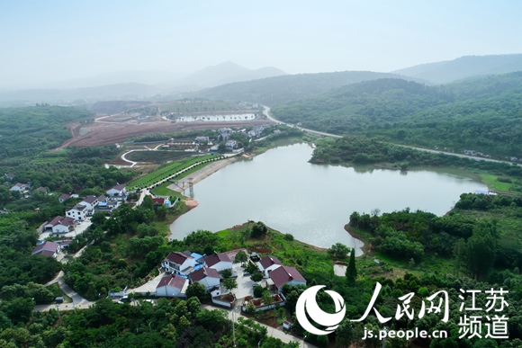 南京浦口大埝村：小路變賽道 山村奔小康