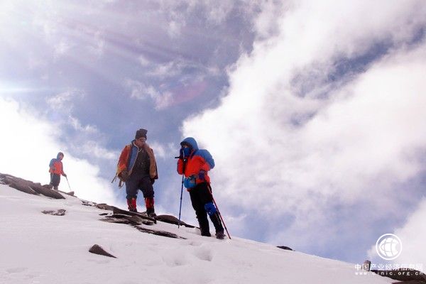 秋高氣爽登山去，切莫忘記護好膝