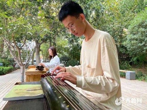 真的！山東最孤獨古琴專業(yè)新生還有一個師妹