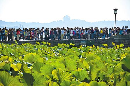 “假日經(jīng)濟”激活新模式：文博火熱、露營風(fēng)靡 Z世代熱衷同城度假