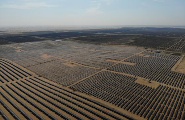 全國最大沙漠集中式光伏發(fā)電基地在庫布其沙漠建成