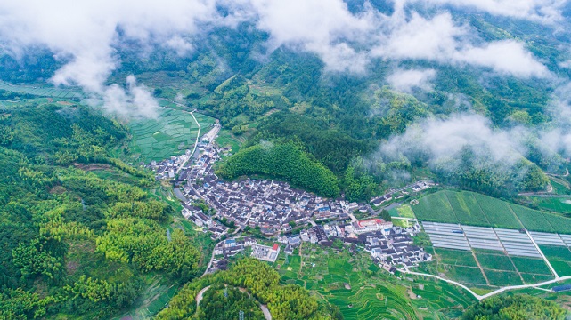 浙江“月山春晚”40年觀察：從一個村的“團(tuán)圓宴”到中國鄉(xiāng)村春節(jié)記憶