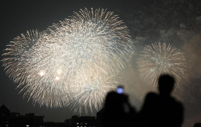 冷光煙花納入煙花爆竹管理！對網(wǎng)上非法銷售進行集中清理整治