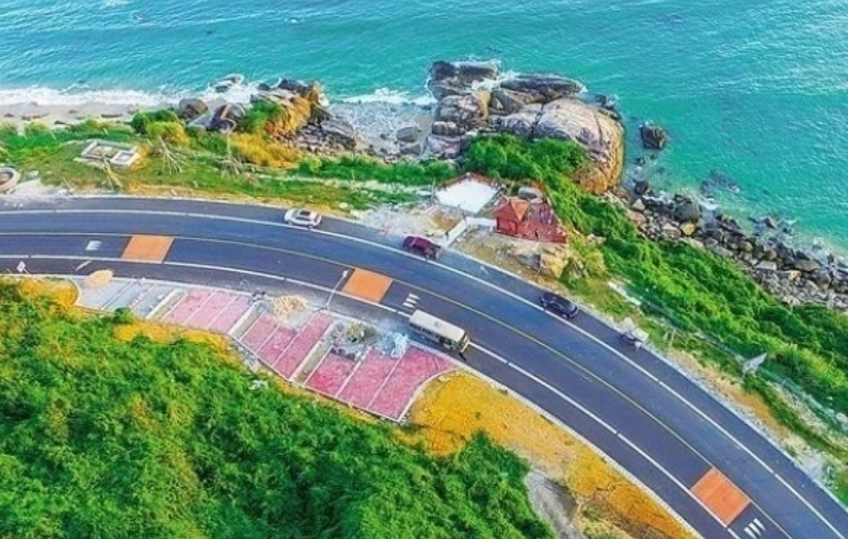 海南加快推進環(huán)島旅游公路建設(shè)