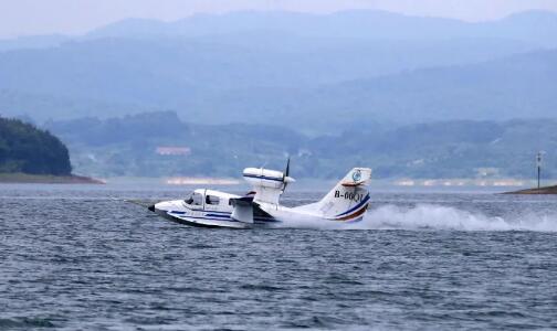 “海鷗”300輕型水陸兩棲飛機完成適航取證試飛