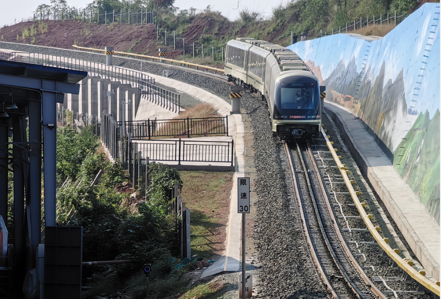 國內(nèi)首條齒軌列車試驗線交付使用