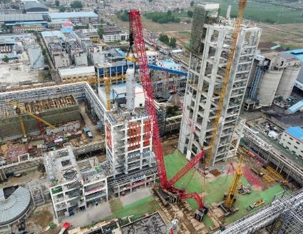 陜西化建吊裝世界首臺3000噸級多噴嘴對置式氣化爐