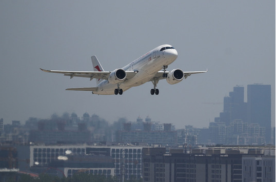 C919大型客機(jī)圓滿完成首次商業(yè)飛行