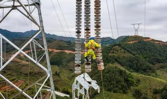 福建北電南送特高壓交流輸變電線路工程全線貫通