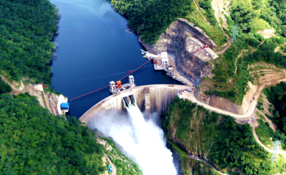 中國中鐵投資建設的剛果（金）布桑加水電站開始發(fā)電