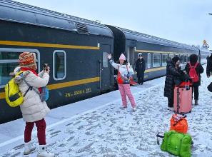 發(fā)車！黑龍江今冬首趟冰雪旅游專列啟程