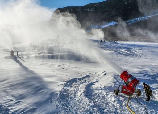 上冰上雪需求旺盛 新雪季冰雪消費(fèi)逐步釋放“熱效應(yīng)”