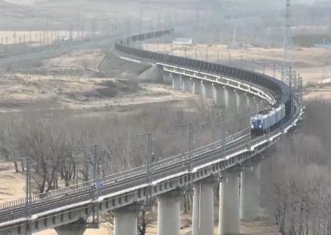 二維碼定位、機(jī)器人除塵 科技助力萬噸電煤列車安全運(yùn)行