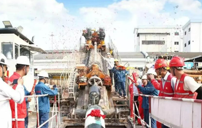 世界最長(zhǎng)陸海定向鉆穿越成功