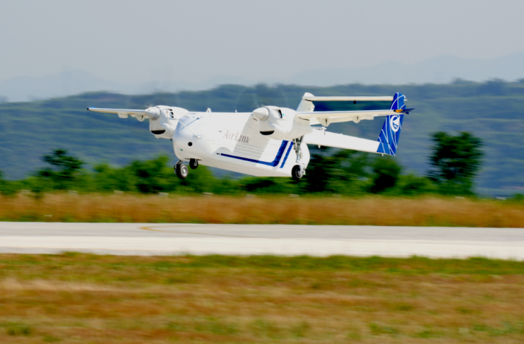 HH-100航空商用無(wú)人運(yùn)輸系統(tǒng)驗(yàn)證機(jī)成功首飛