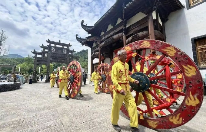 新中式旅游出圈，海絲古城國潮風起