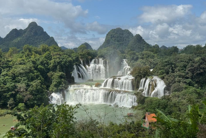 一瀑連中越！中國首個跨境旅游合作區(qū)正式運營