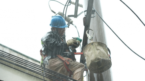 江蘇常州供電職工全力抗“貝”保供電